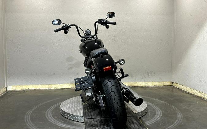 2026 Harley-Davidson® Street Bob® VIVID BLACK