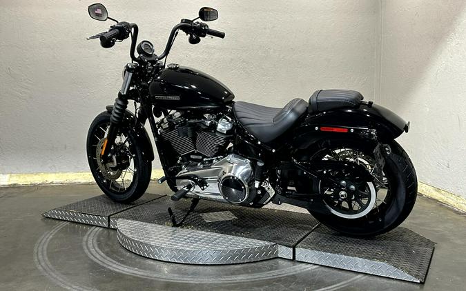 2026 Harley-Davidson® Street Bob® VIVID BLACK