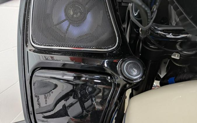 2026 Indian Pursuit Limited Signature Series Frontier Pearl / Revere Red