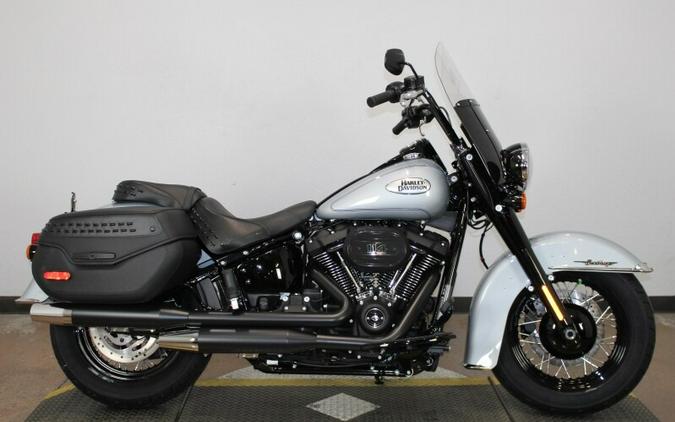 Harley-Davidson Heritage Classic 2024 FLHCS 84387898 ATLAS SLV MTLIC W/ PINSTRIP