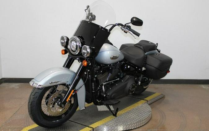 Harley-Davidson Heritage Classic 2024 FLHCS 84387898 ATLAS SLV MTLIC W/ PINSTRIP