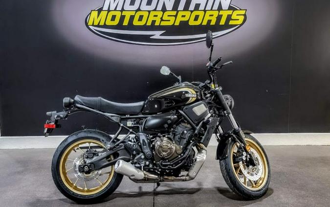 2022 Yamaha XSR700 Review [A Dozen Retro Fast Facts]