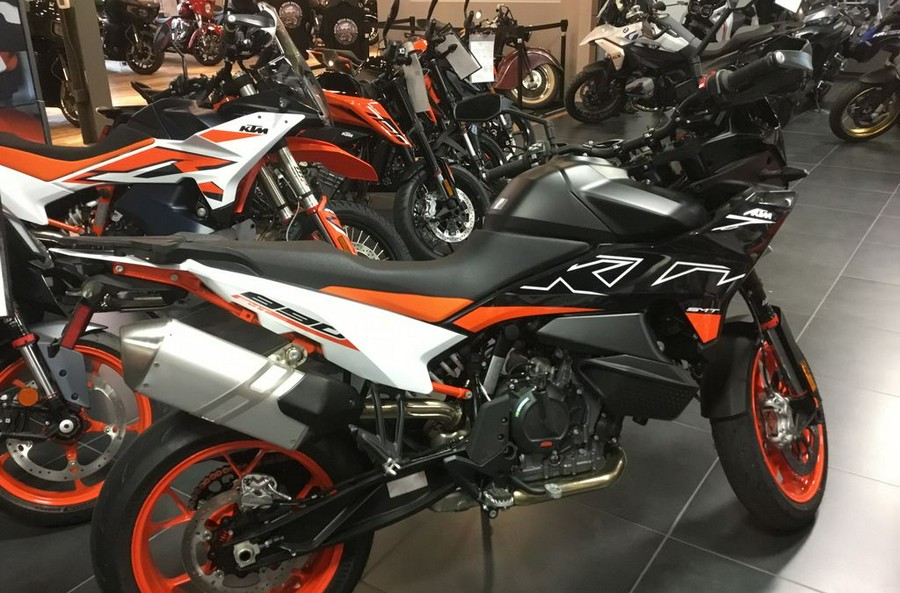 2024 KTM 890 SMT