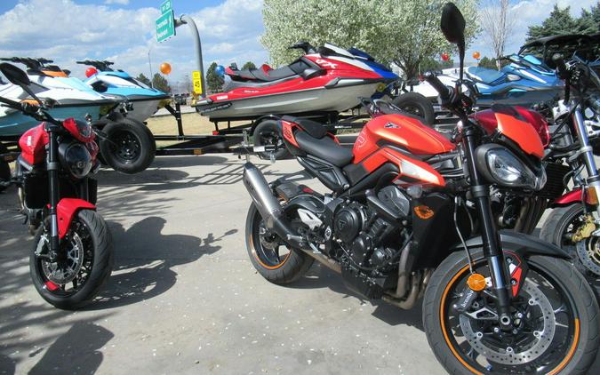 2025 Triumph Street Triple 765 R Matte Baja Orange