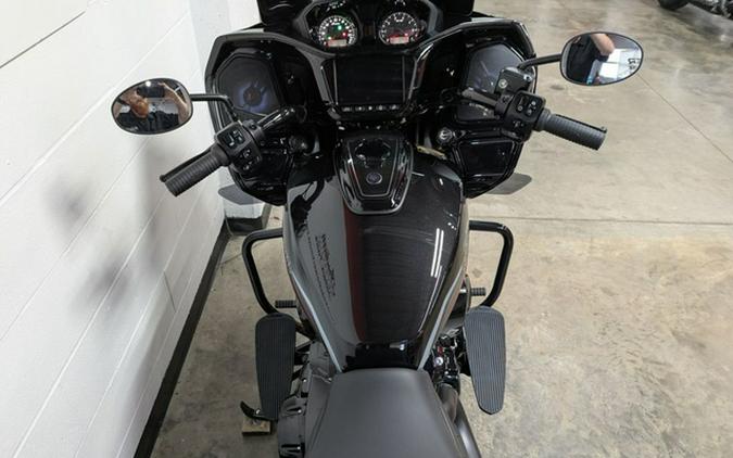 2026 Indian Challenger Dark Horse Signature Series Abyss Metallic / Red Allert