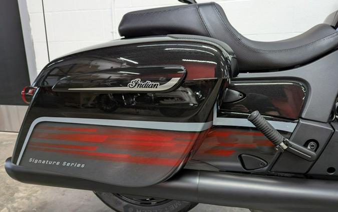 2026 Indian Challenger Dark Horse Signature Series Abyss Metallic / Red Allert