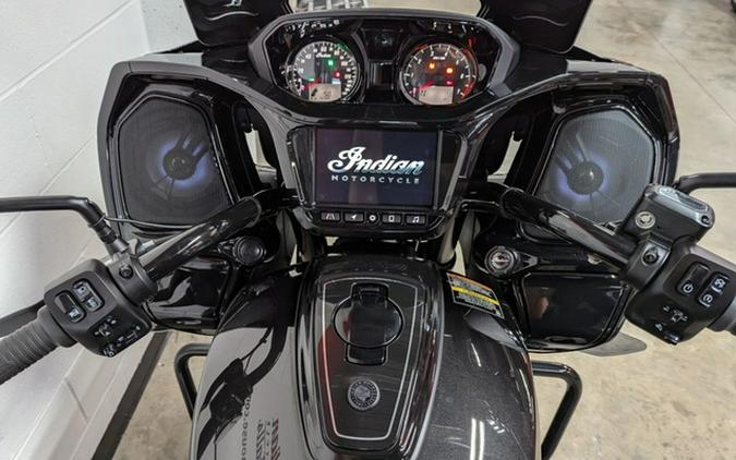 2026 Indian Challenger Dark Horse Signature Series Abyss Metallic / Red Allert