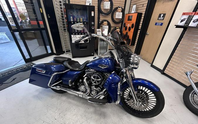 Harley-Davidson® Road King® Classic 2015 FLHR 647145T SUPERIOR BLUE W/ PINSTRIPE