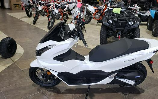 2022 Honda PCX 150 - Pearl White