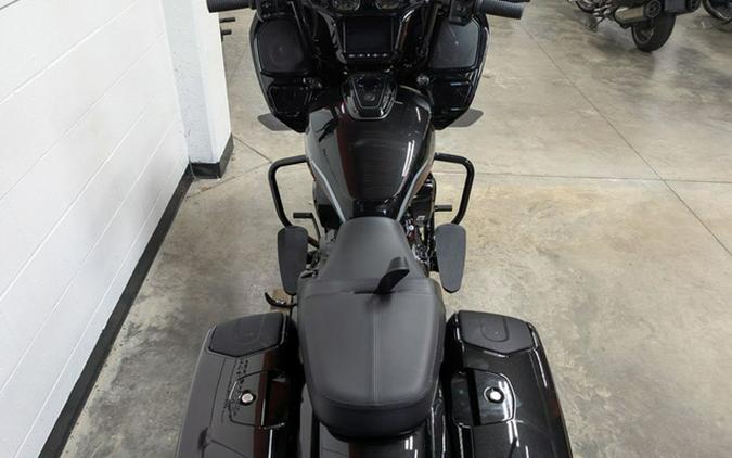 2026 Indian Challenger Dark Horse Signature Series Abyss Metallic / Red Allert