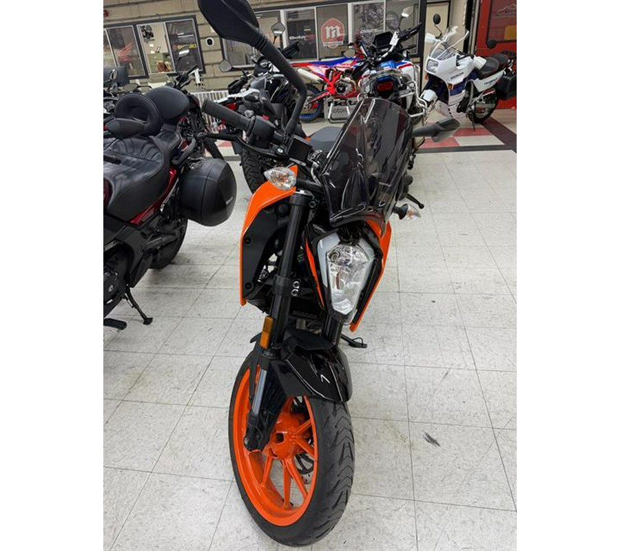 2023 KTM 200 Duke