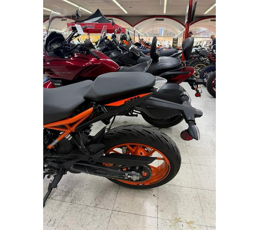 2023 KTM 200 Duke