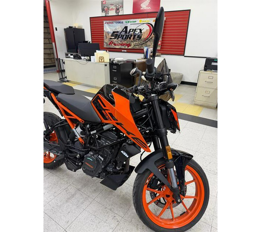 2023 KTM 200 Duke