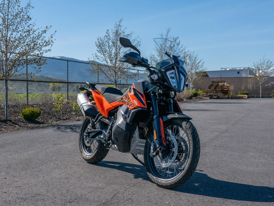 2022 KTM Adventure 890