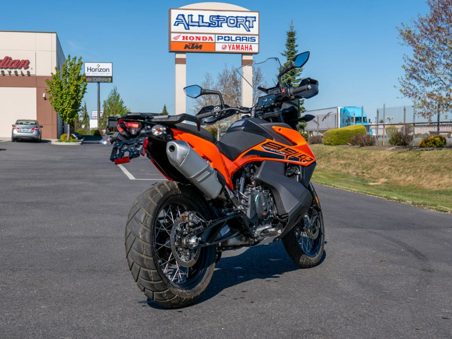 2022 KTM Adventure 890