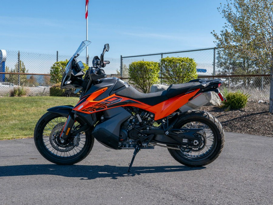 2022 KTM Adventure 890