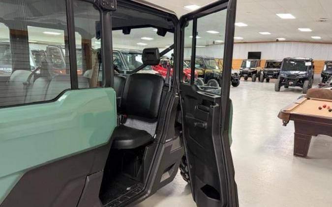 2026 Can-Am® Defender MAX DPS CAB HD10