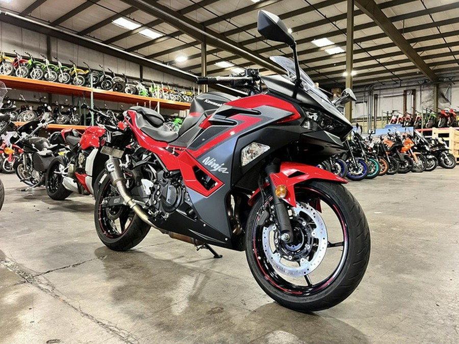 2025 Kawasaki Ninja 500 ABS Passion Red/Metallic Flat Spark Bla