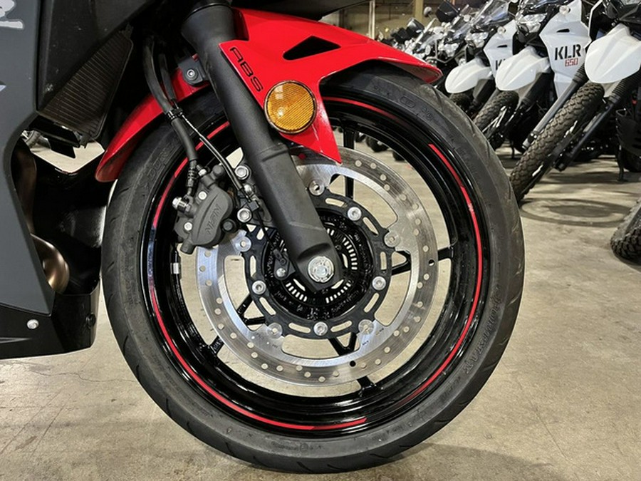 2025 Kawasaki Ninja 500 ABS Passion Red/Metallic Flat Spark Bla