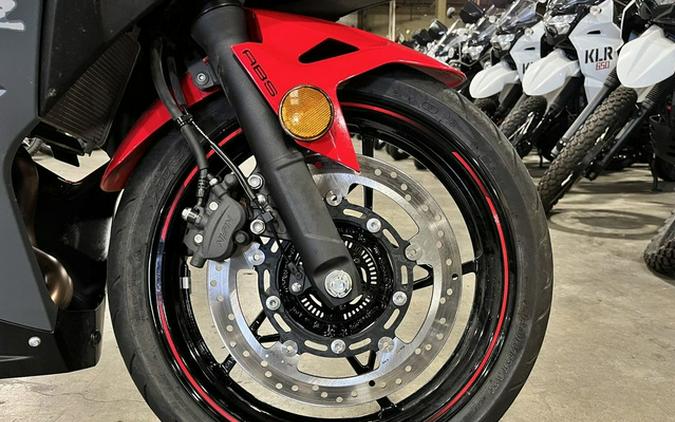 2025 Kawasaki Ninja 500 ABS Passion Red/Metallic Flat Spark Bla