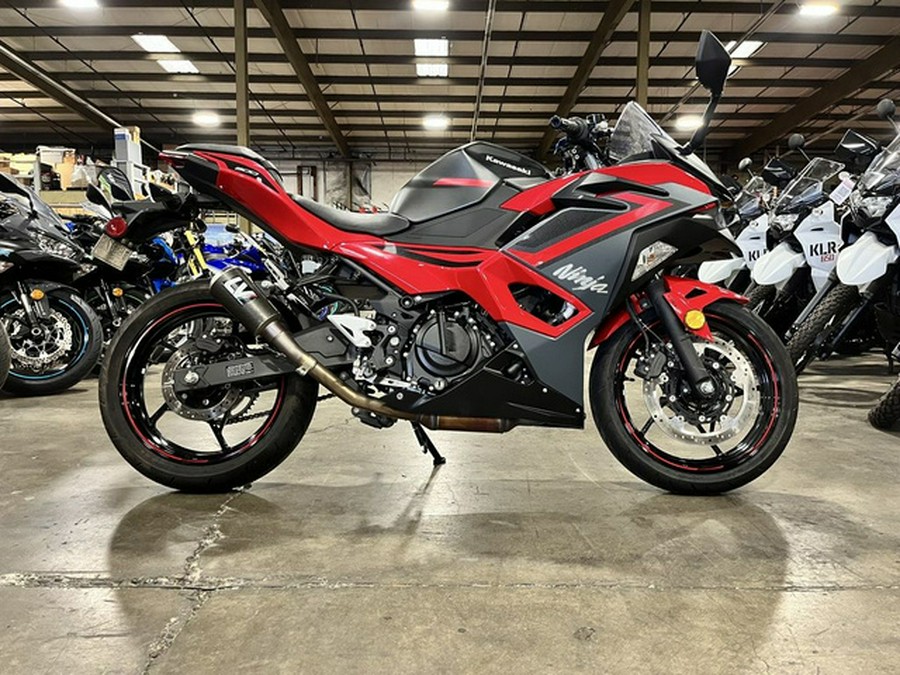 2025 Kawasaki Ninja 500 ABS Passion Red/Metallic Flat Spark Bla