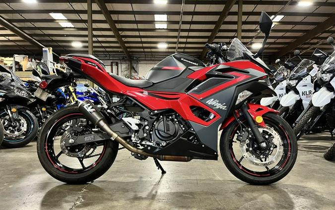 2025 Kawasaki Ninja 500 ABS Passion Red/Metallic Flat Spark Bla