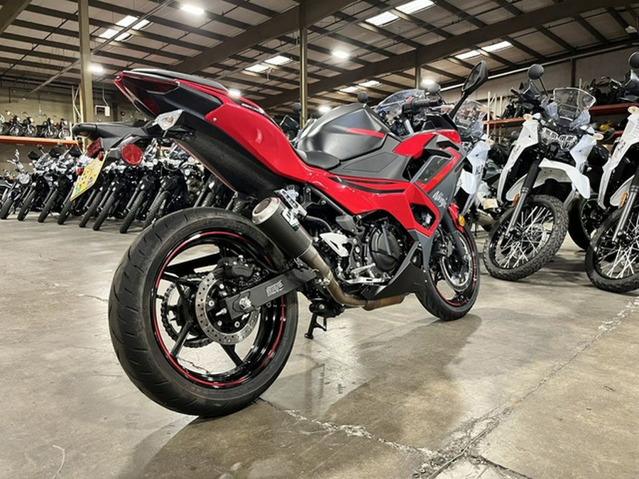 2025 Kawasaki Ninja 500 ABS Passion Red/Metallic Flat Spark Bla