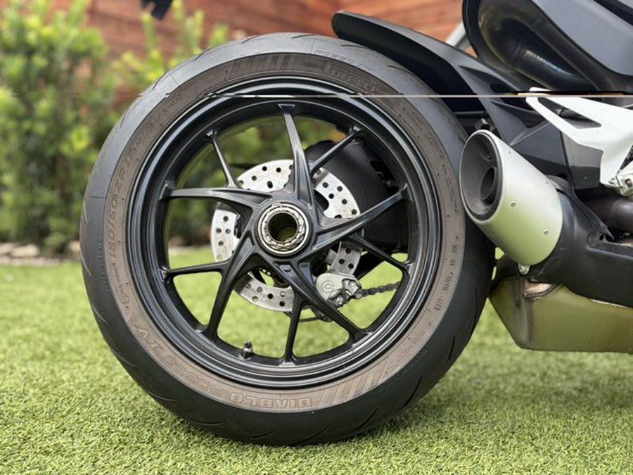 2025 Ducati STREETFIGHTER V2