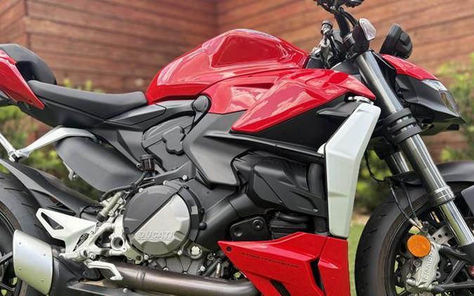 2025 Ducati STREETFIGHTER V2