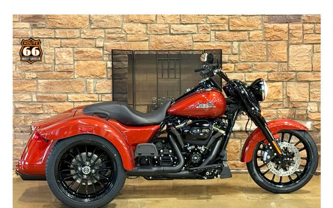 2025 Harley-Davidson Freewheeler™ Whiskey Fire
