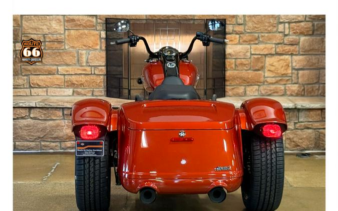 2025 Harley-Davidson Freewheeler™ Whiskey Fire
