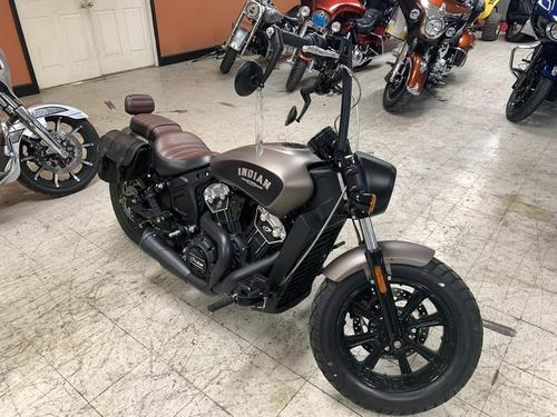 2019 Indian Scout Bobber vs. Triumph Bonneville Bobber Black: Comparison Review