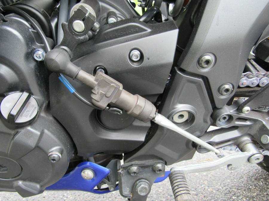 2023 Yamaha R7 WITH QUICK SHIFTER AND FULL CARBON FIBER EXHAUST