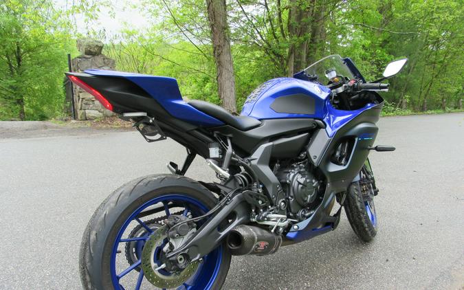 2023 Yamaha R7 WITH QUICK SHIFTER AND FULL CARBON FIBER EXHAUST