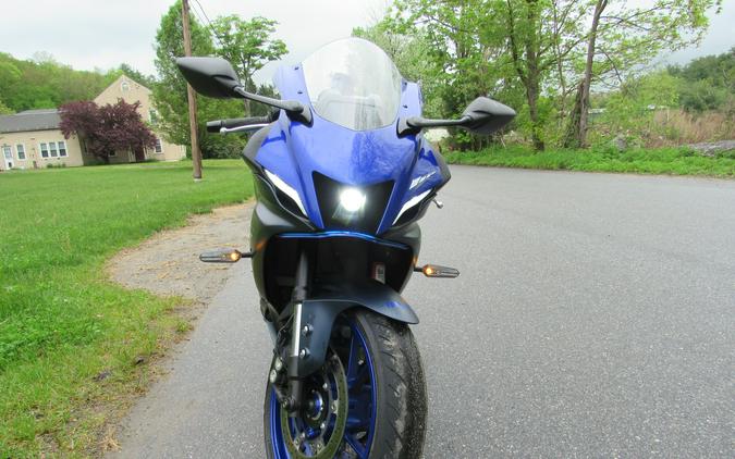 2023 Yamaha R7 WITH QUICK SHIFTER AND FULL CARBON FIBER EXHAUST