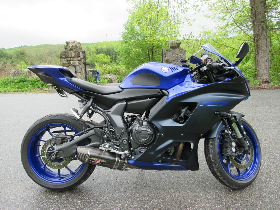 2023 Yamaha R7 WITH QUICK SHIFTER AND FULL CARBON FIBER EXHAUST