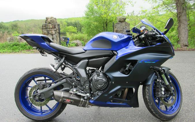 2023 Yamaha R7 WITH QUICK SHIFTER AND FULL CARBON FIBER EXHAUST