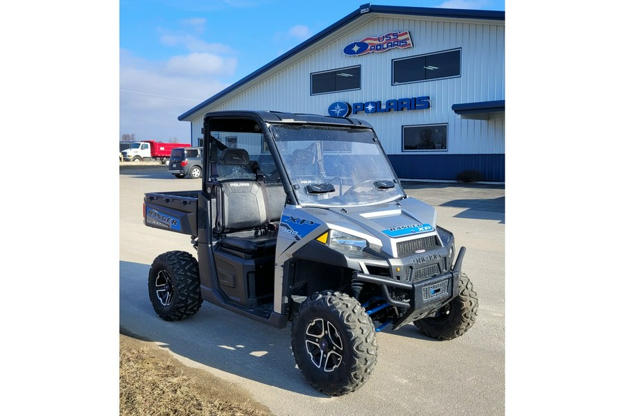 2017 Polaris Industries RANGER XP® 900 EPS Silver Pearl