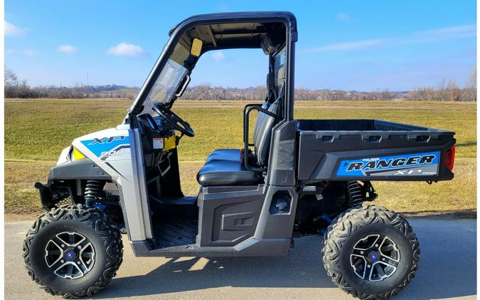 2017 Polaris Industries RANGER XP® 900 EPS Silver Pearl