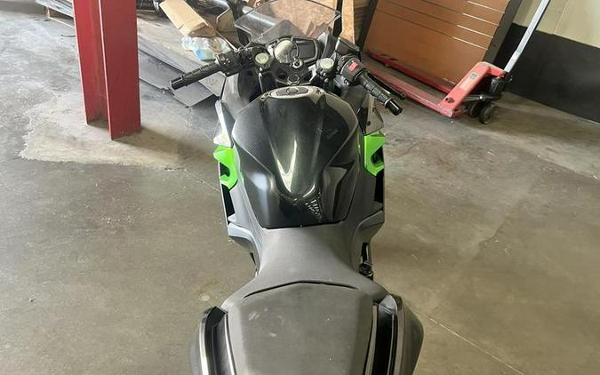 2023 Kawasaki Ninja® 400 Matrix Camo Gray/Metallic Matte Carbon Gray