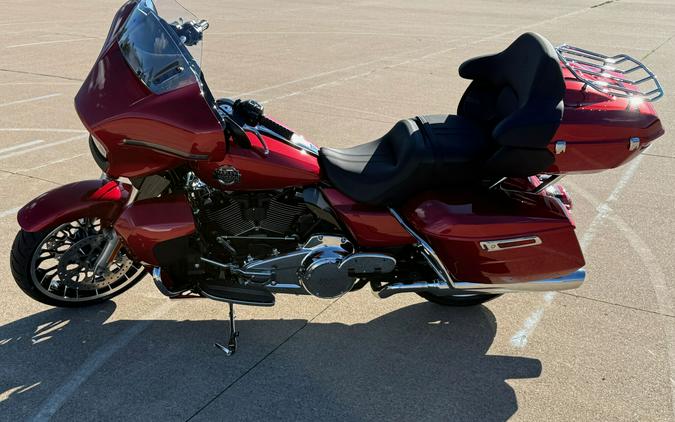 2026 Harley-Davidson® Street Glide Limited Brilliant Red Chrome Trim