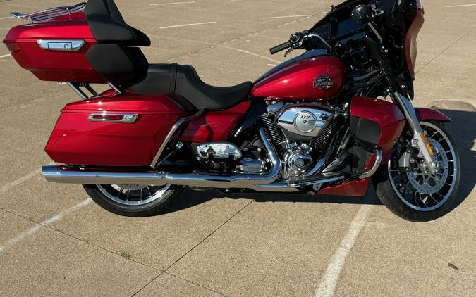 2026 Harley-Davidson® Street Glide Limited Brilliant Red Chrome Trim