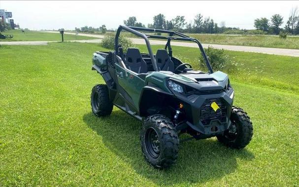 2023 Can-Am® Commander DPS 700