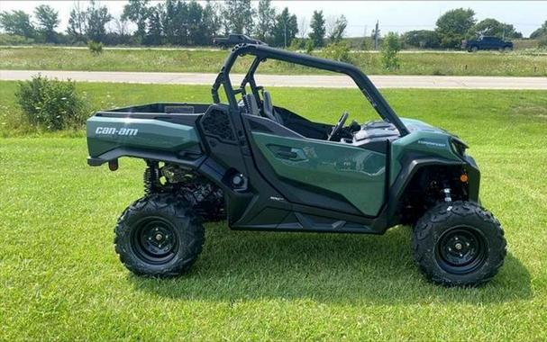 2023 Can-Am® Commander DPS 700