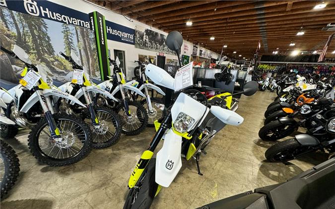 2024 Husqvarna Supermoto 701