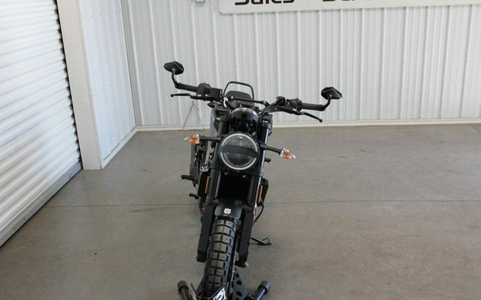 2023 Husqvarna SVARTPILEN 401