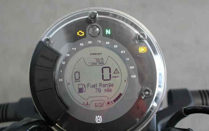 2023 Husqvarna SVARTPILEN 401