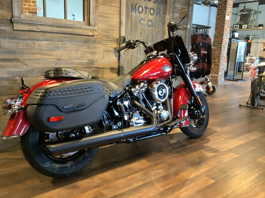Harley-Davidson® Heritage Classic 2026 FLHC S1-26 Brilliant Red - Black w/Cast Wheels