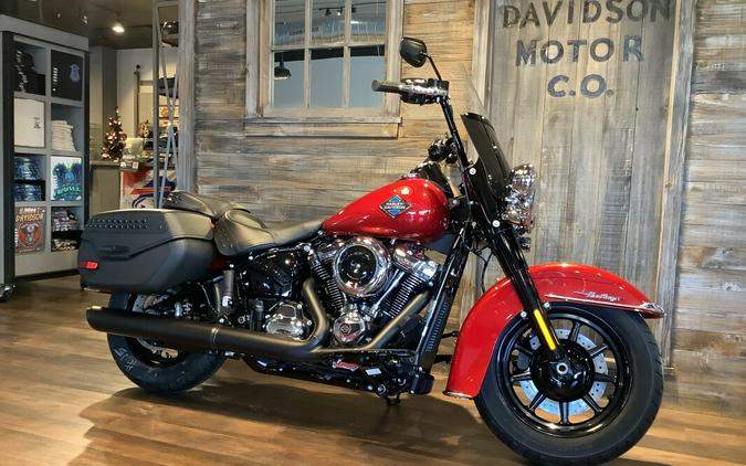 Harley-Davidson® Heritage Classic 2026 FLHC S1-26 Brilliant Red - Black w/Cast Wheels