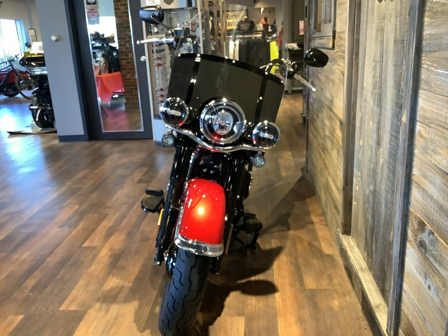 Harley-Davidson® Heritage Classic 2026 FLHC S1-26 Brilliant Red - Black w/Cast Wheels